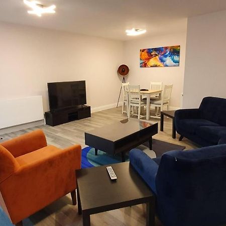 Garland Modern Spacious Apartment, Brentwood 1 Buitenkant foto