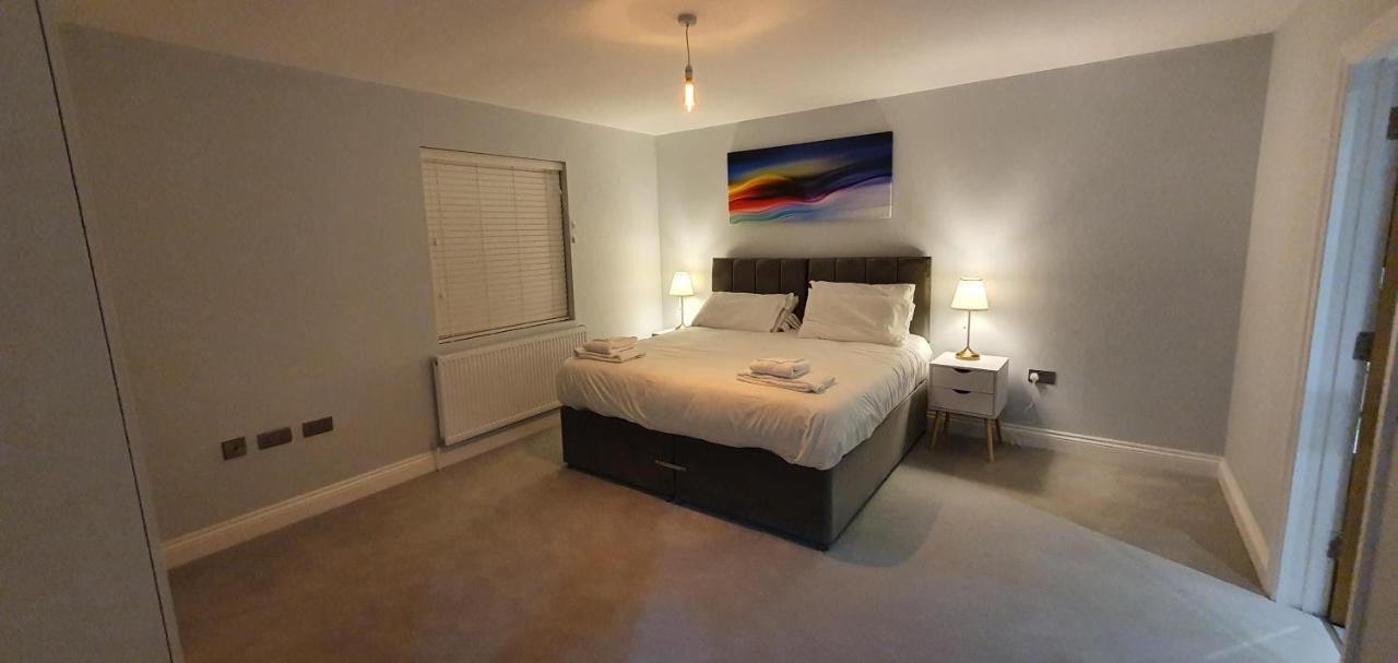 Garland Modern Spacious Apartment, Brentwood 1 Buitenkant foto
