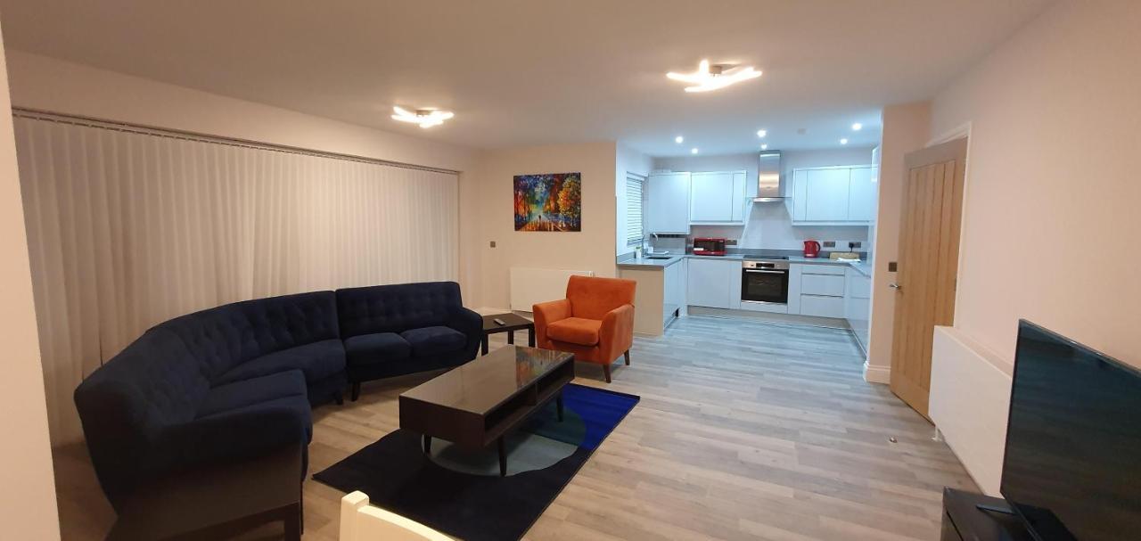 Garland Modern Spacious Apartment, Brentwood 1 Buitenkant foto