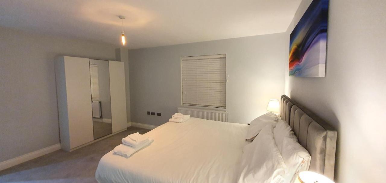 Garland Modern Spacious Apartment, Brentwood 1 Buitenkant foto