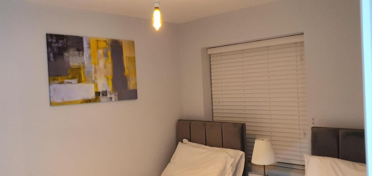 Garland Modern Spacious Apartment, Brentwood 1 Buitenkant foto