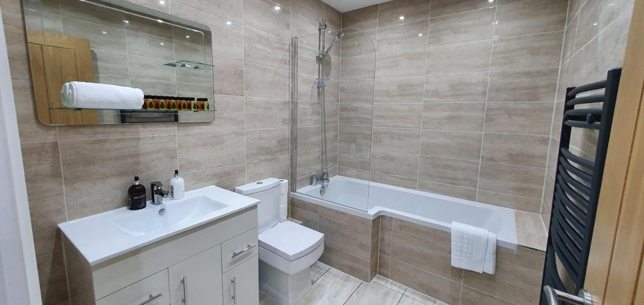 Garland Modern Spacious Apartment, Brentwood 1 Buitenkant foto