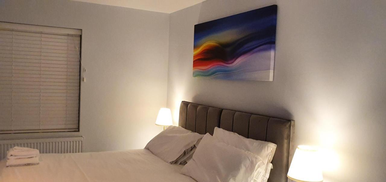 Garland Modern Spacious Apartment, Brentwood 1 Buitenkant foto