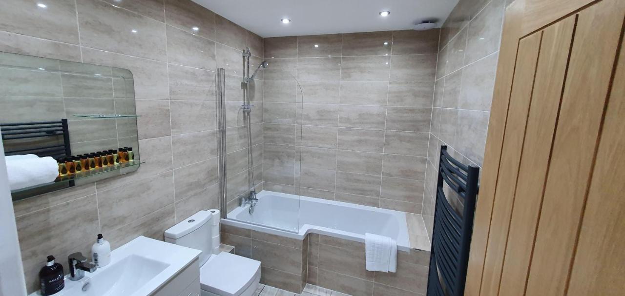 Garland Modern Spacious Apartment, Brentwood 1 Buitenkant foto